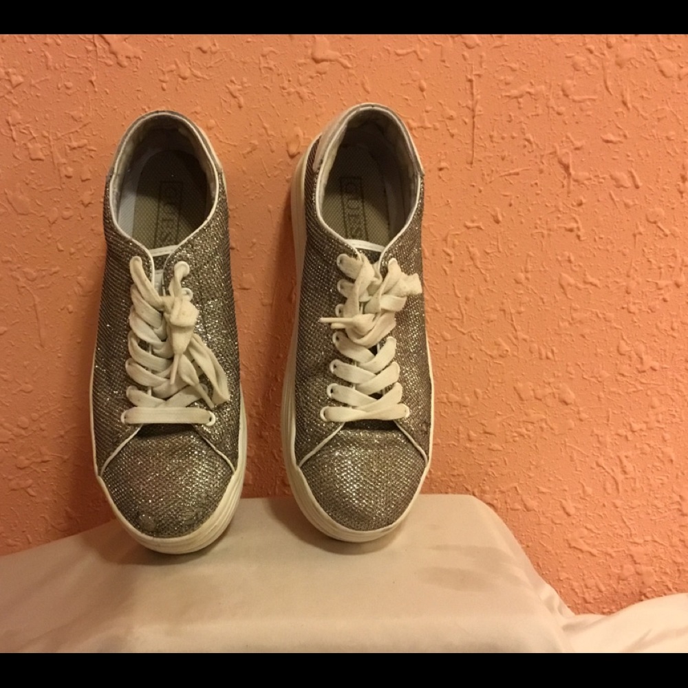 .GUESS- Sneakers - Picture 2 of 5